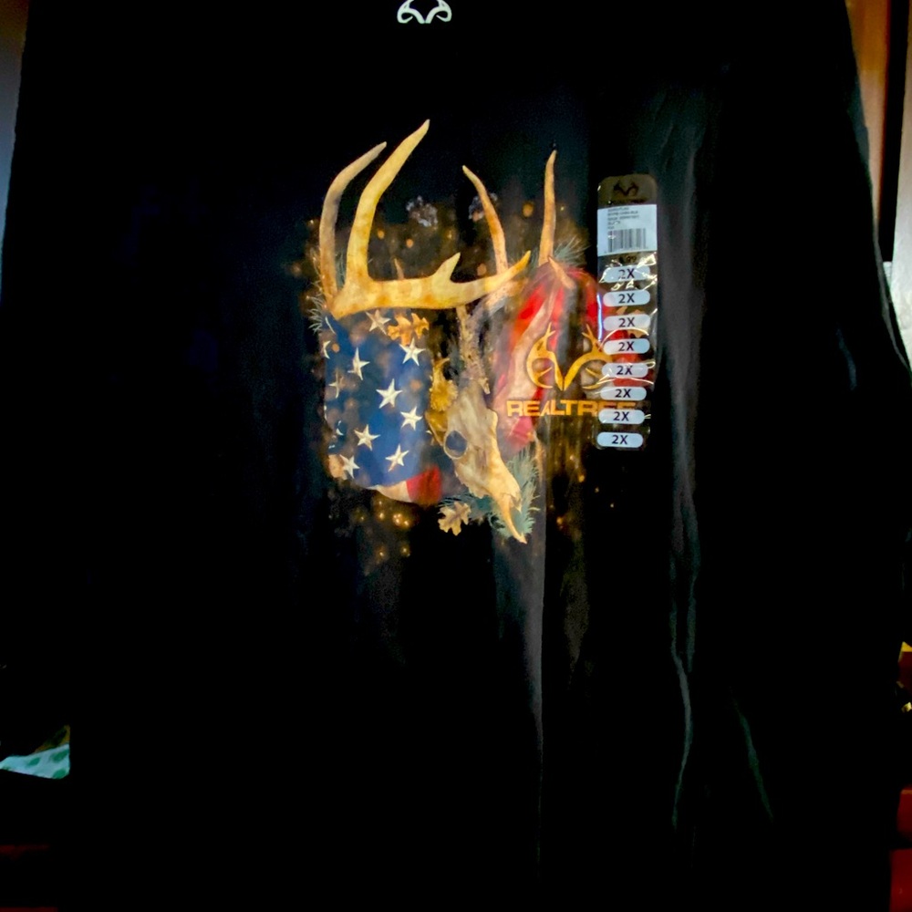 Real tree buck and flag t shirt